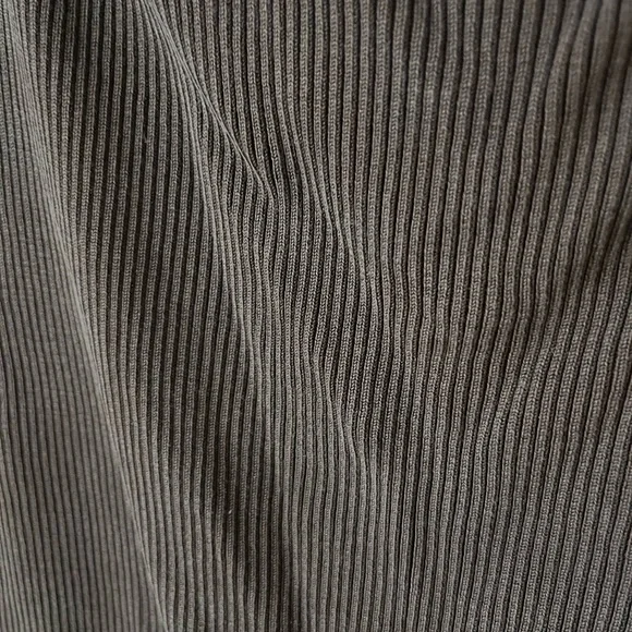 Y2K Loft 100% Silk Knit Ribbed Brown Sleeveless Ribbed Top - Picture 4 of 4